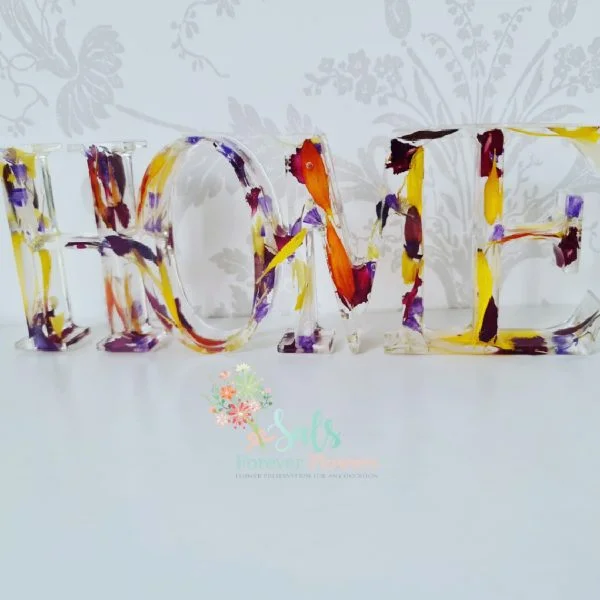 Personalised Preserved-Flower HOME Letter Ornament – Resin Keepsake (30 cm) - Image 2