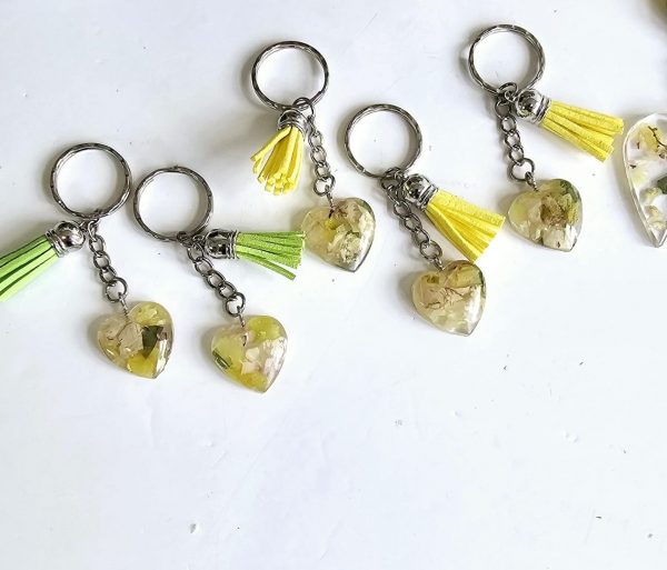 resin flower preservation shape keyrings, heart, oval, circle and square shaped. funeral and wedding flower keepsake