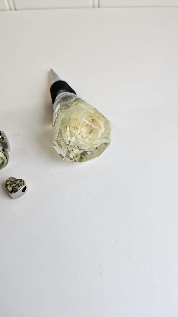 Wedding Flower Preservation Wine Bottle Stopper - Custom Resin Keepsake UK - Image 4