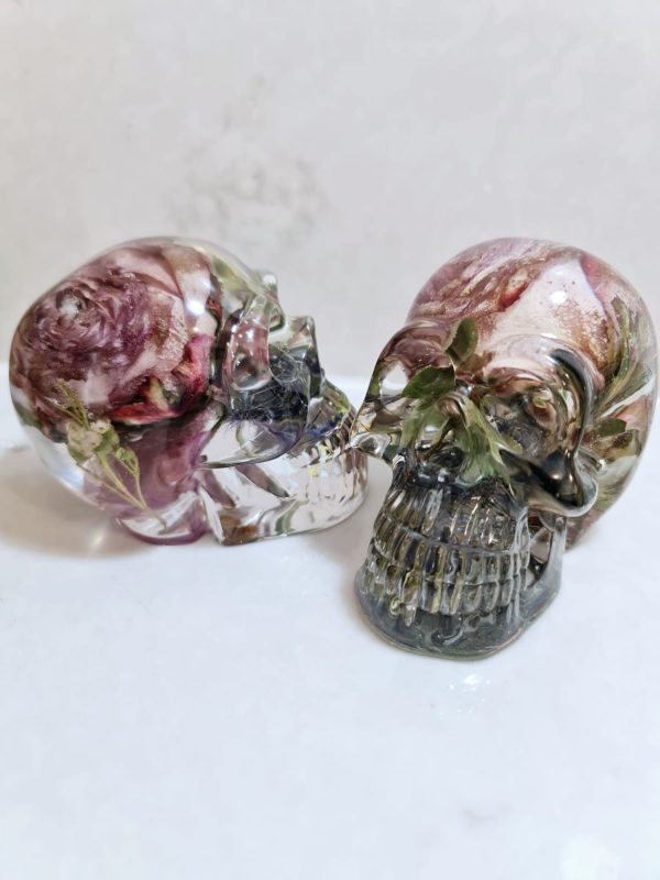 gothic resin flower preservation skuyll suitable for wedding flowers and funeral flower preservation UK