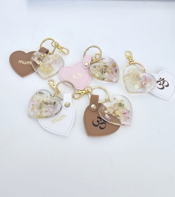 flower preservation personalised heart keyrings engraved with initials
