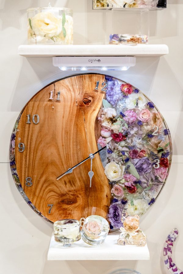 wood and flower preservation resin clock