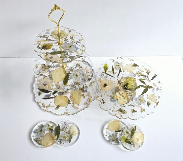 Eternal Floral 3-Tier Resin Cake & Coaster Display – UK Hand-Pressed Flowers Keepsake - Image 4
