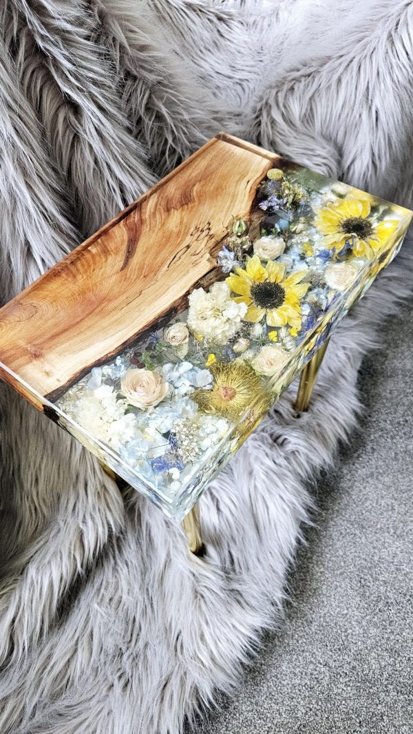 Resin Bouquet Keepsake Table – Custom Flower-Preserved Side Table - Image 4