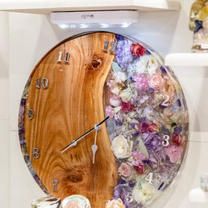 Round Wedding Flower Preservation Clock - Custom Wood and Resin Wall Clock UK