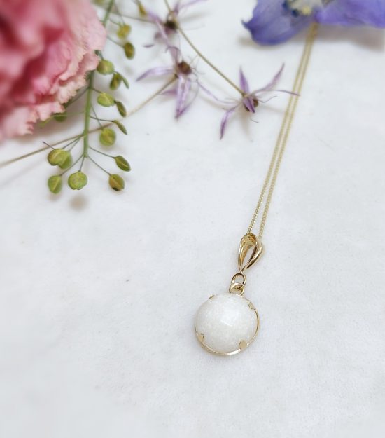 breastmilk preservation keepsake necklace 9ct gold preserved breastmilk in a 9ct gold round pendant setting